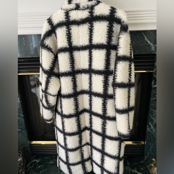 Davi & Dani Fuzzy Long Coat - Picture 3 of 6